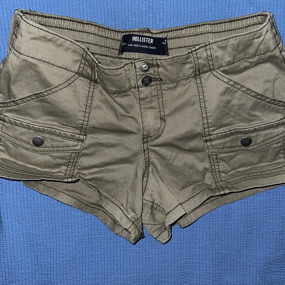 Hollister low rise cargo shorts